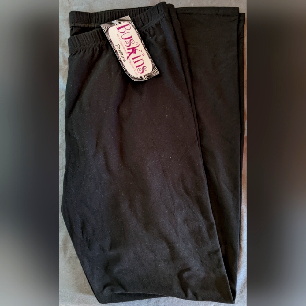 Buskins Pluskins Black NWT